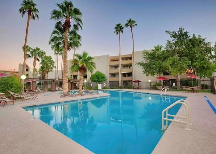 Beautiful 2 Bedroom Modern And Spacious Scottsdalecondo *
