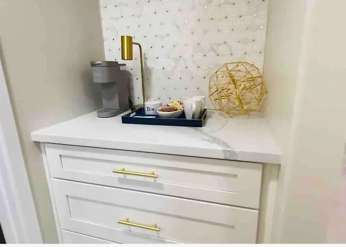 Beautiful 2 Bedroom Modern And Spacious Scottsdalecondo *