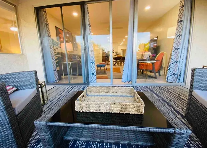 Beautiful 2 Bedroom Modern And Spacious Scottsdalecondo