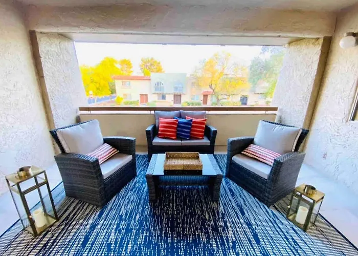 Beautiful 2 Bedroom Modern And Spacious Scottsdalecondo