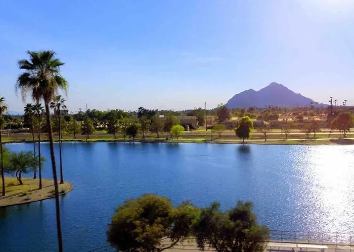 Beautiful 2 Bedroom Modern And Spacious Scottsdalecondo *